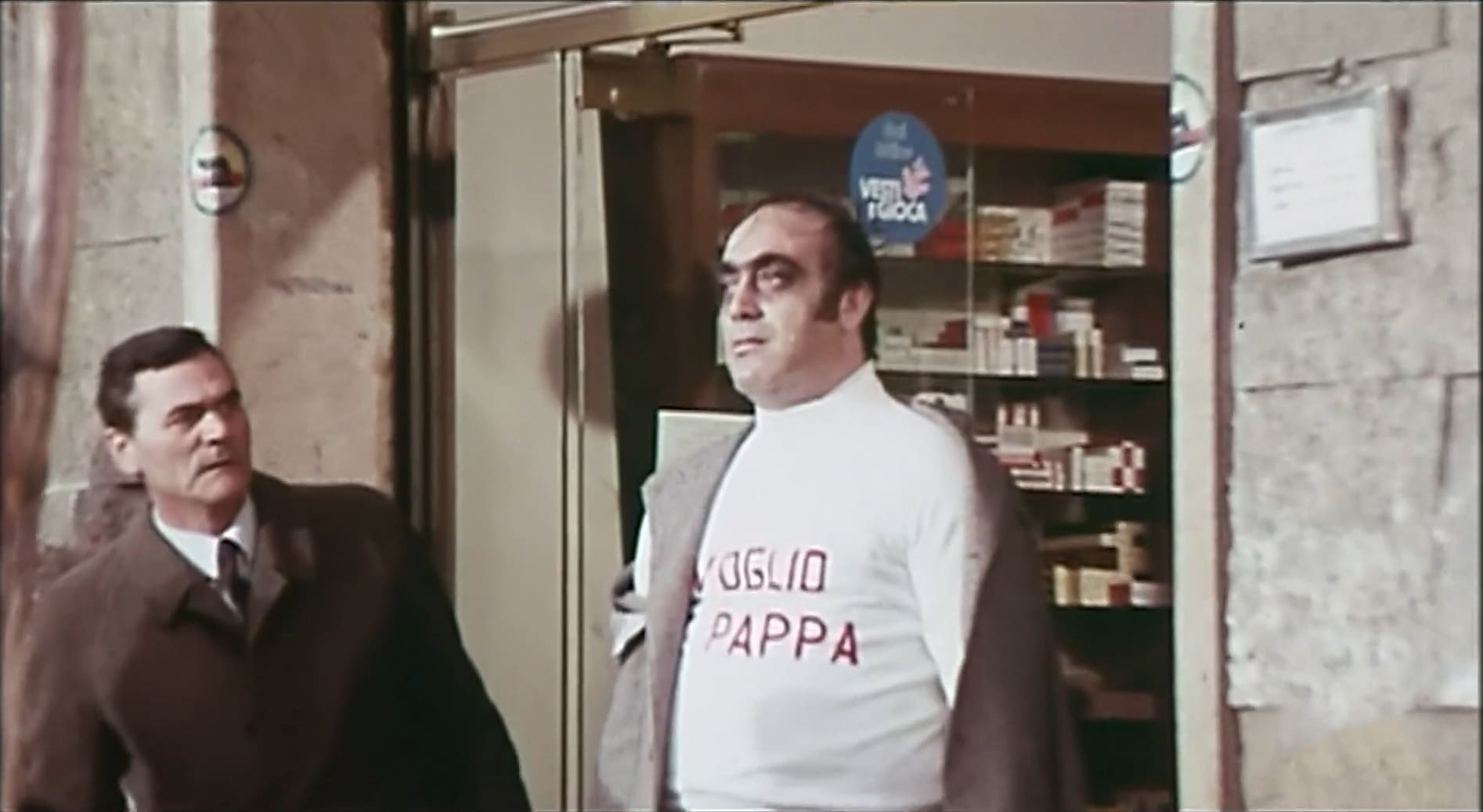 1974 _ Paolo Il Freddo _ Uomo All'esterno Della Farmacia _ Non Accreditato _ 02.jpg