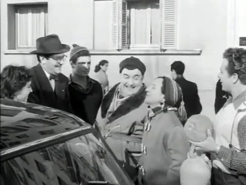 Cine Español (Película completa). La vida en un bloc. 1956. (360p_25fps_H264-128kbit_AAC)12.jpg