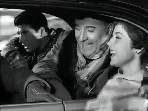 Cine Español (Película completa). La vida en un bloc. 1956. (360p_25fps_H264-128kbit_AAC)15.jpg