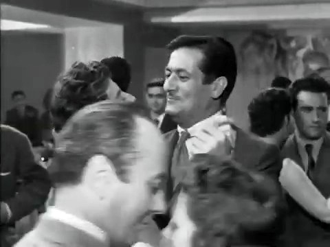Cine Español (Película completa). La vida en un bloc. 1956. (360p_25fps_H264-128kbit_AAC)6.jpg