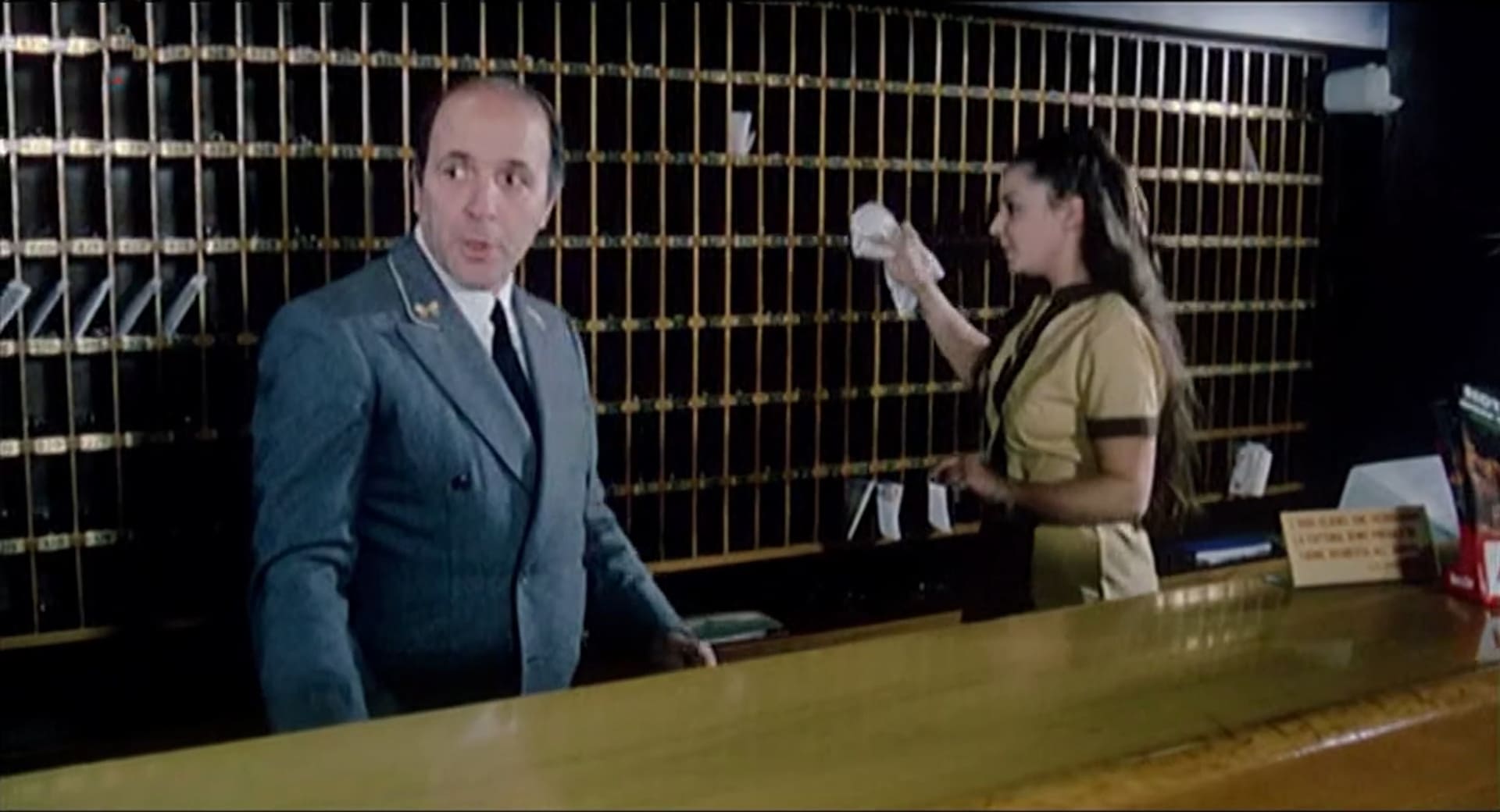 1982 _ W La Foca _ Mario Receptionist Hotel _ Accreditato _ 03.jpg