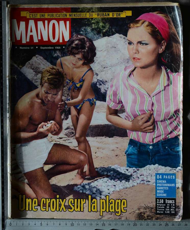 Manon No51 (september 1968) Une croix sur la plage (Alberto Cevenini).jpg