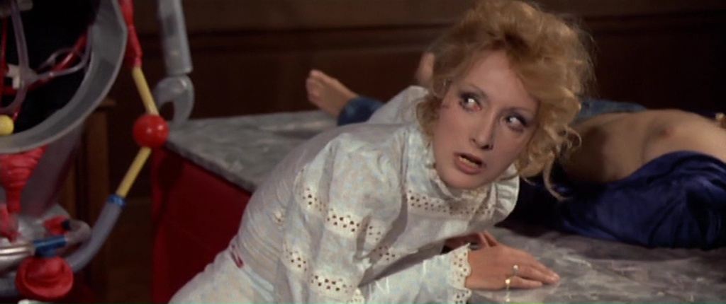 Il prato macchiato di rosso (1973) 004.jpg