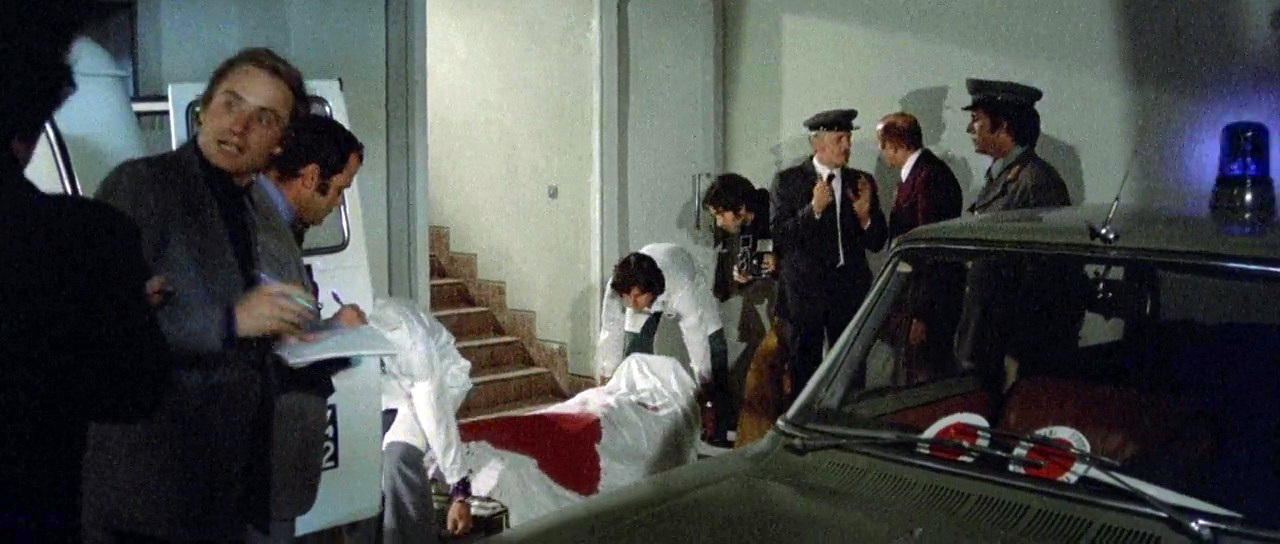 La polizia chiede aiuto (1974) Streccioni.jpg
