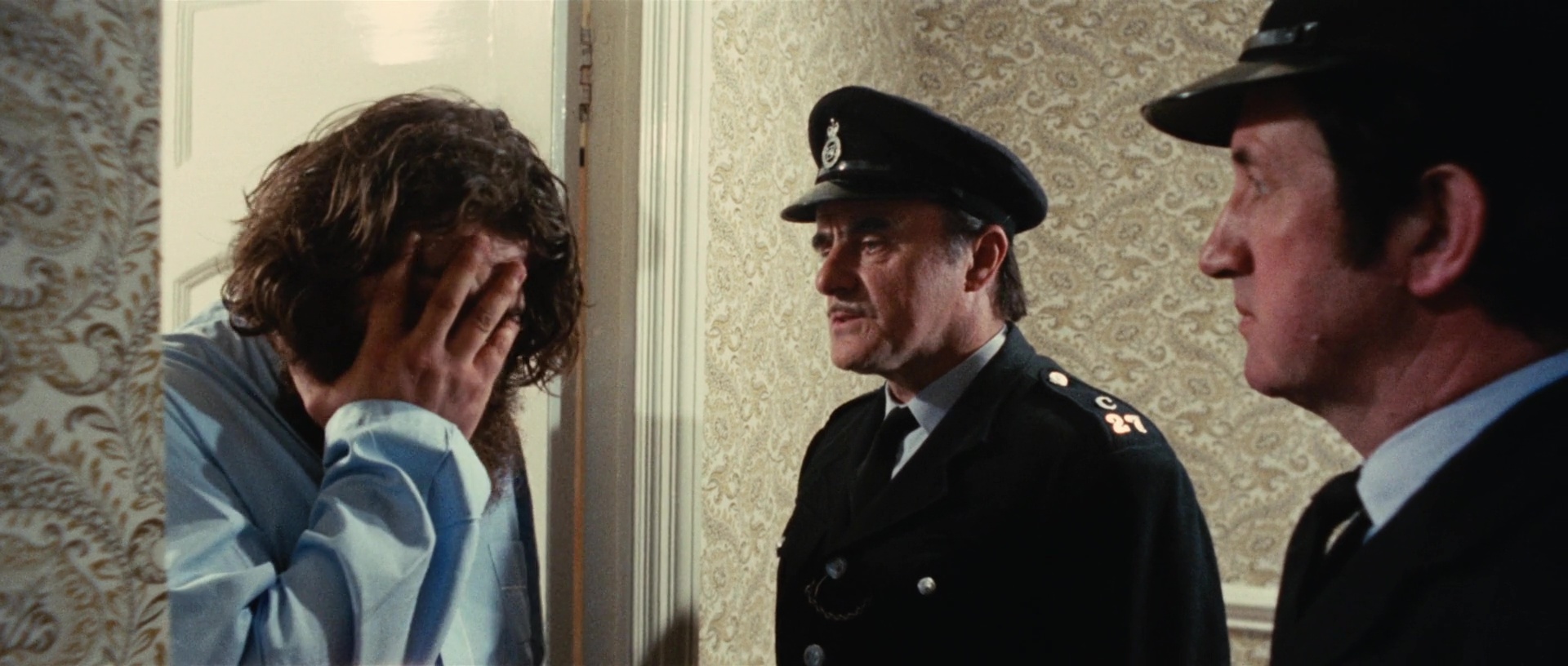 Cosa avete fatto a Solange (1973) UD Policeman neighbour 2.jpg