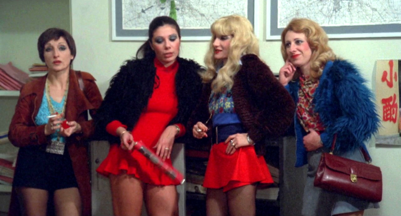 E tanta paura (1976) UD prostitutes 04.jpg