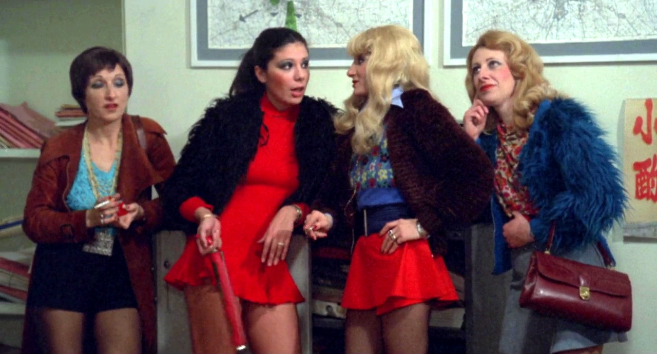 E tanta paura (1976) UD prostitutes 06.jpg