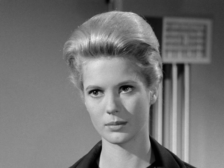 Perry Mason 7x27 - Mimsy Farmer1.jpg